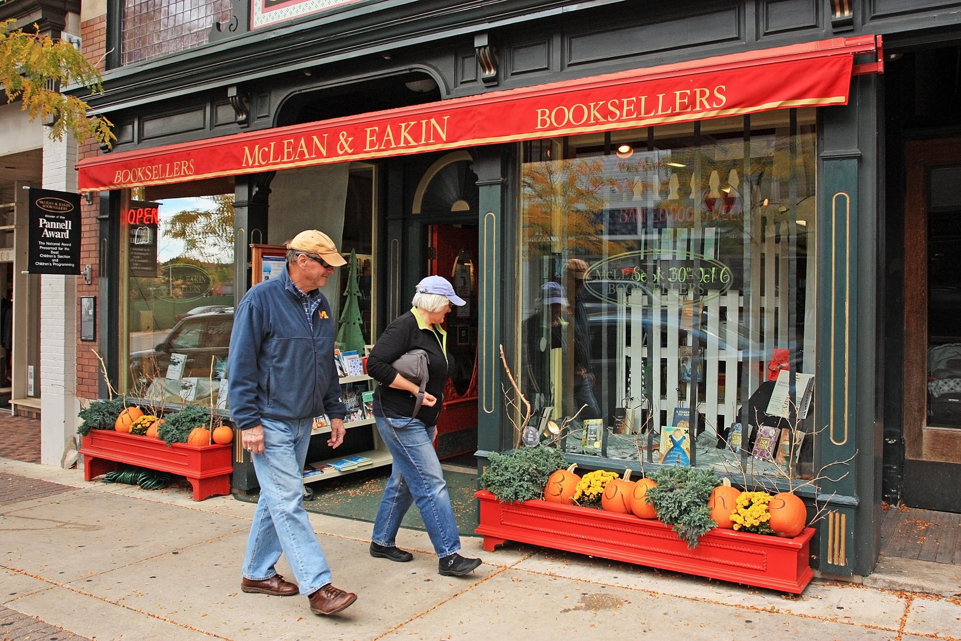 McLean & Eakin Booksellers storefront